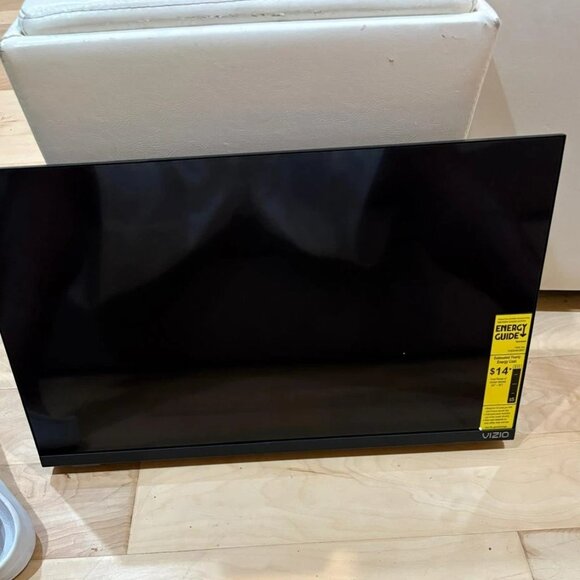 VIZIO 24” Smart LED TV HD 720p Built-In Streaming Brand New - Picture 3 of 8